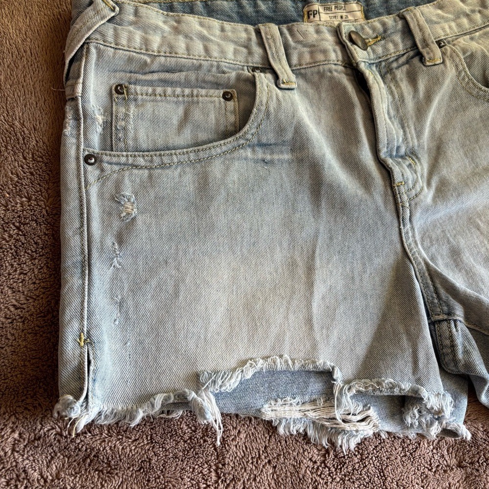 Free People Light Wash Distressed Denim Cut Off Shorts Size 28 - Picture 3 of 10